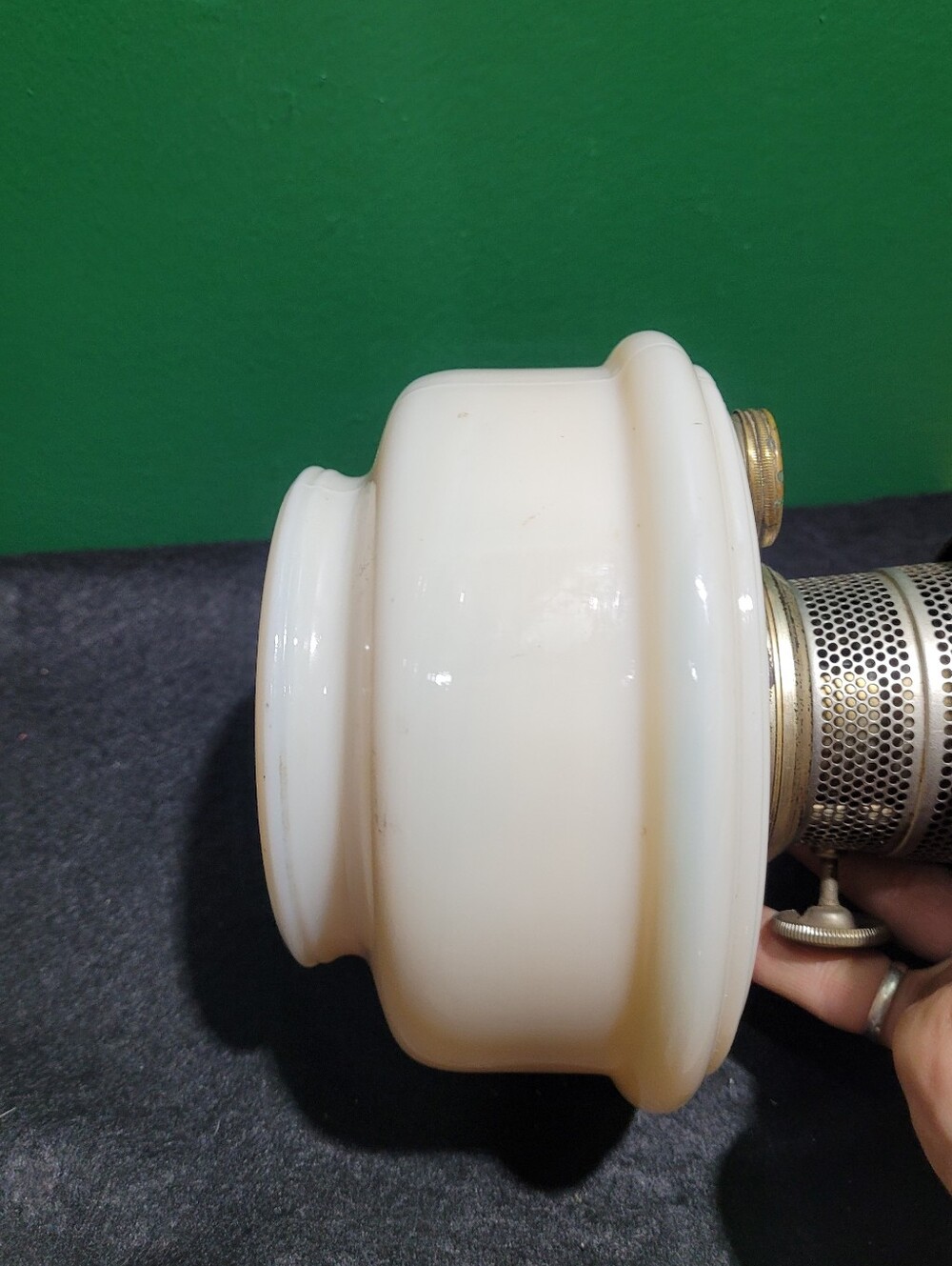 Vintage Aladin Model B Uranium Glass Lamp - Picture 7 of 10